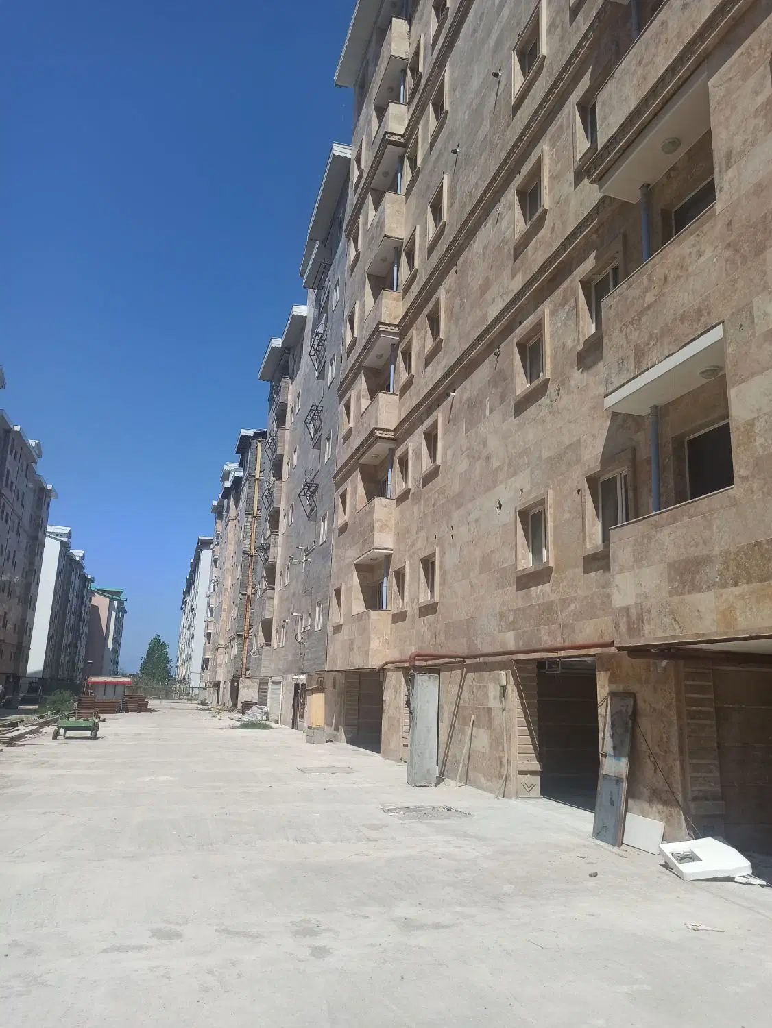 (املاک بارانی) یک خواب نما سنگ رومی