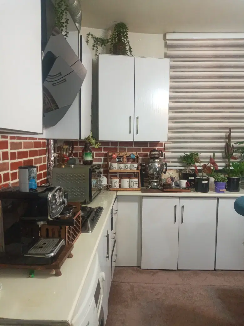 یگ طبقه دربست نبش استاد شهریار