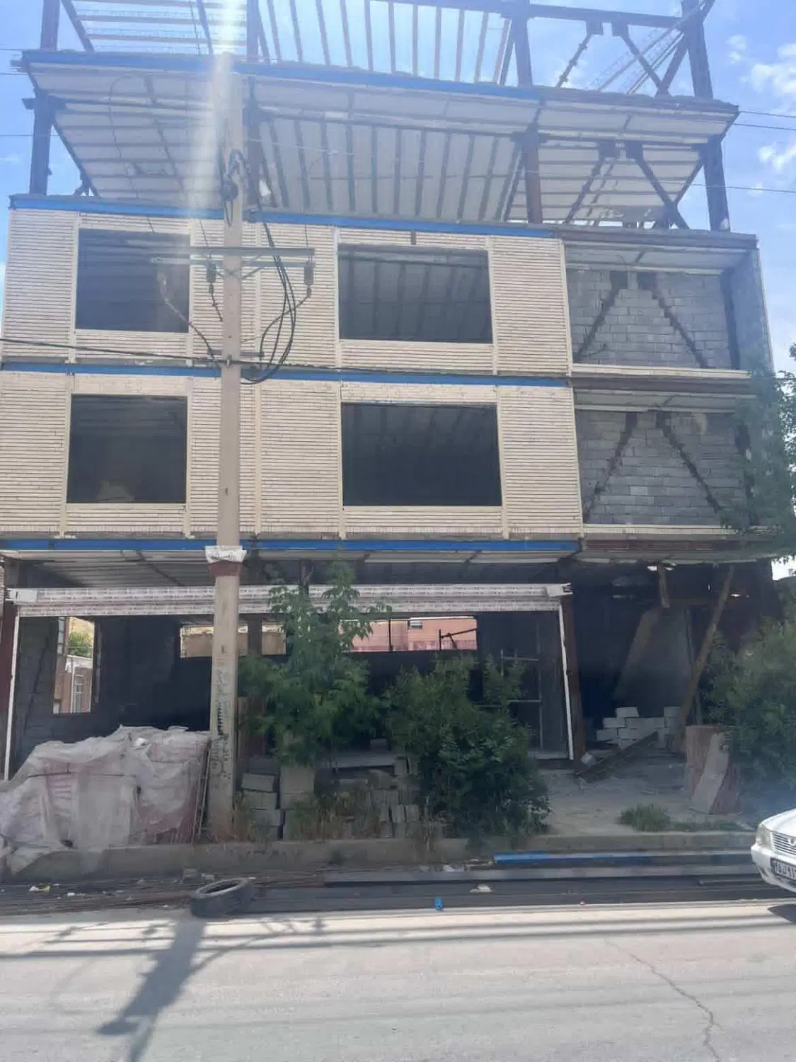 واحد در خیابان شافعی دو لا باز