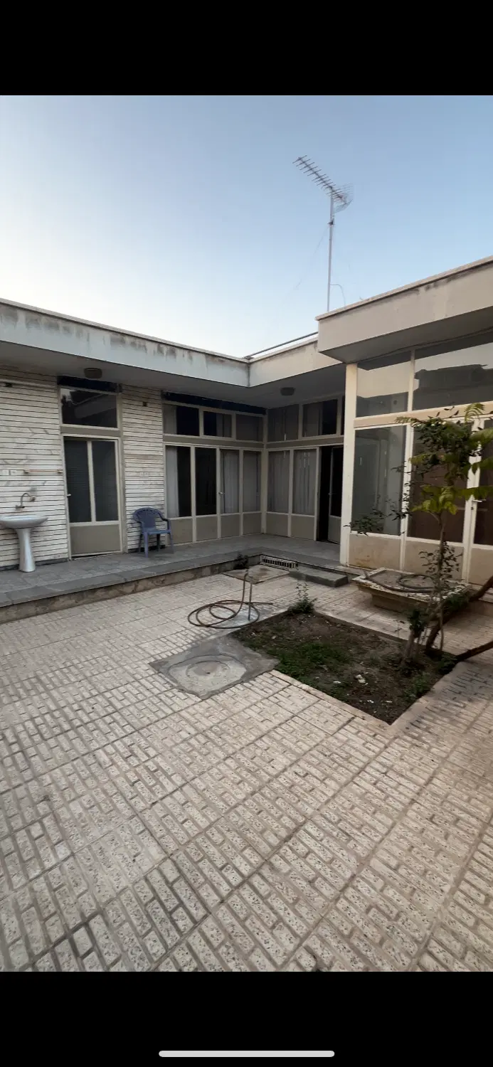 منزل ۱۰۰ متری قدیمی دونبش خیابان فارابی