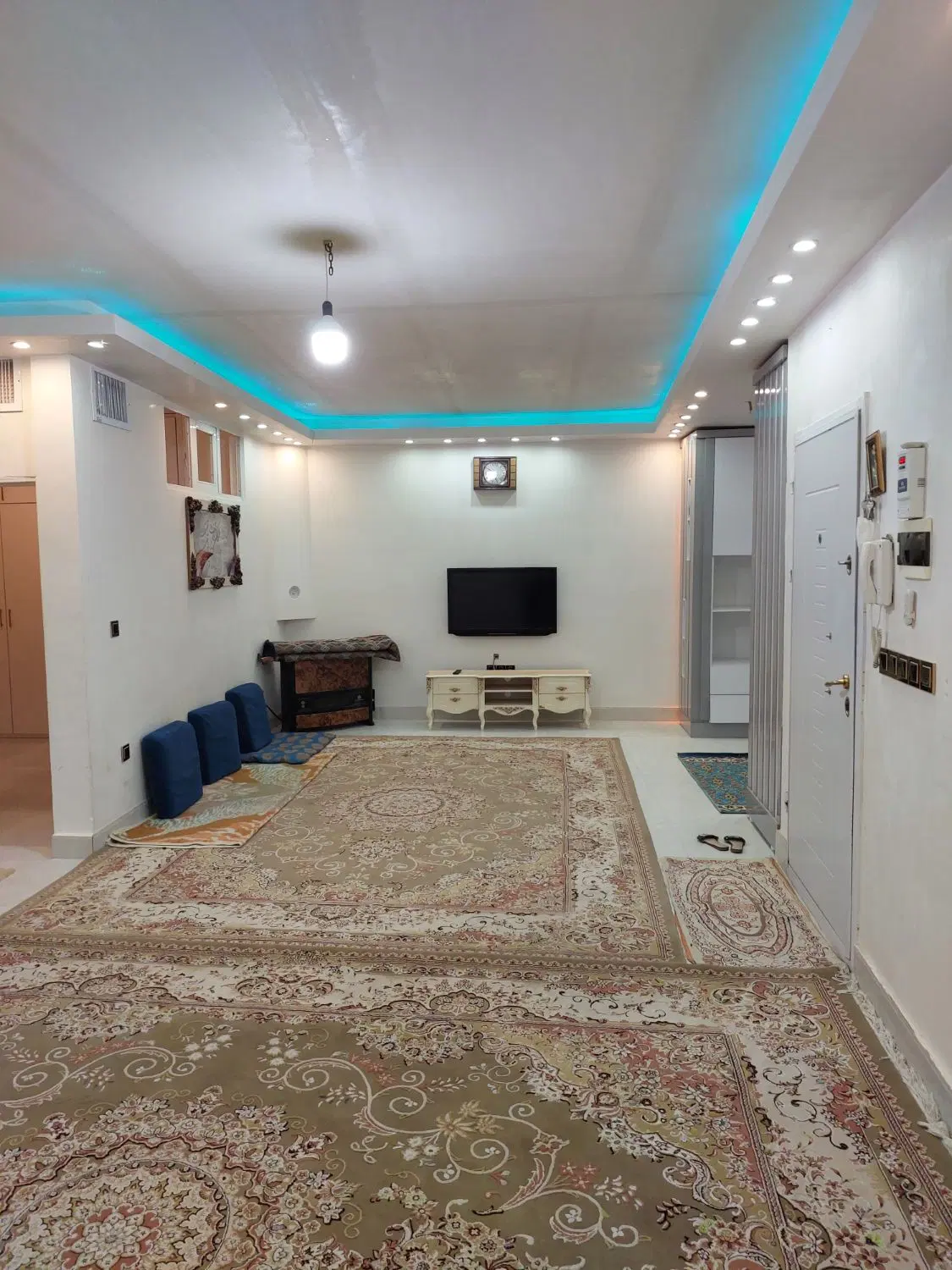 واحد ۱۲۰ متری طبقه ۲ بالای هم کف سه خواب