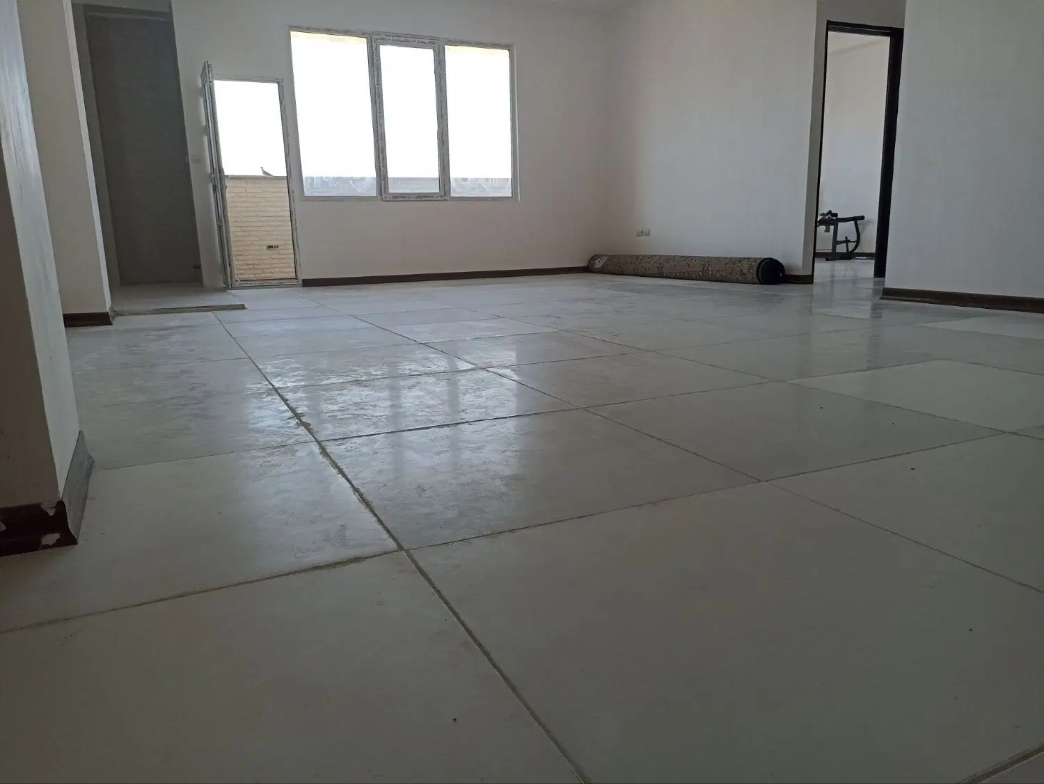105مترآپارتمان گلدشت غربی وال مارکت