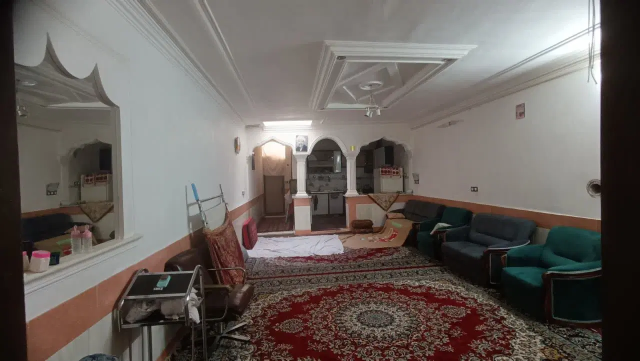 خانه ویلایی دوطبقه در حاجی آباد