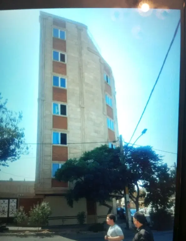 کمی مانده به چهارراه منصور فقط متری صدمیلیون