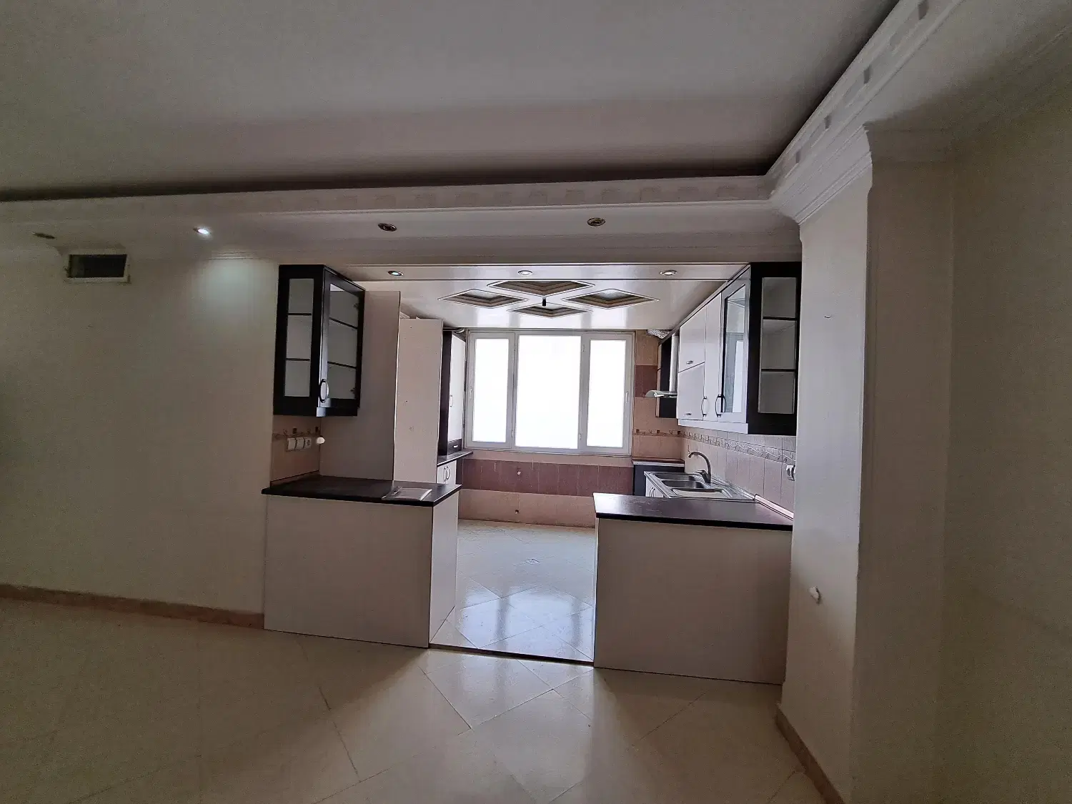 ۸۰ متری _ دو خواب _ تاپ لوکیشن_ بهنود