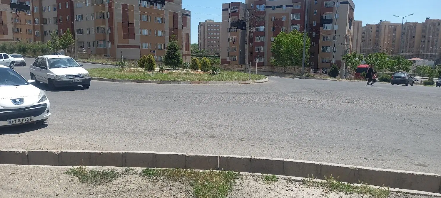 زمین تجاری پونک با موقعیت دور میدان