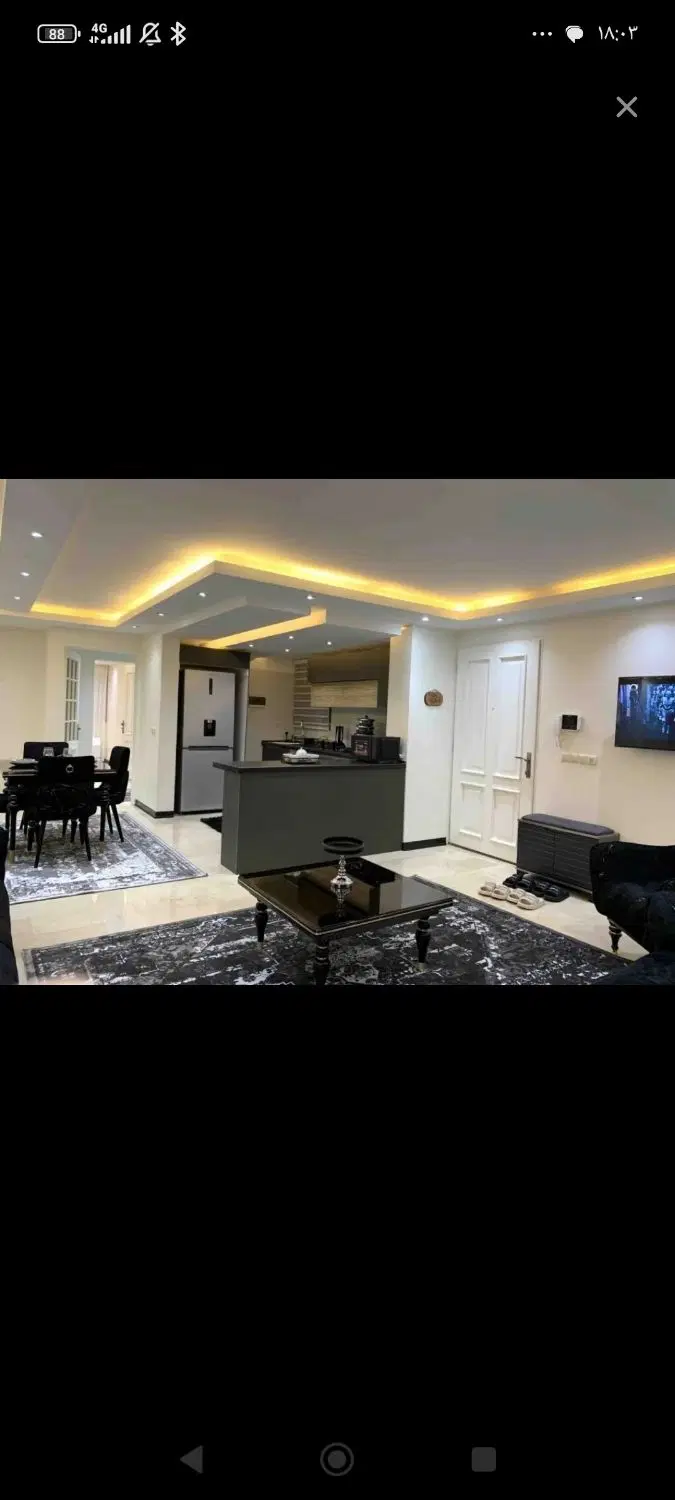 آپارتمان۱۰۲ متری طبقه سوم