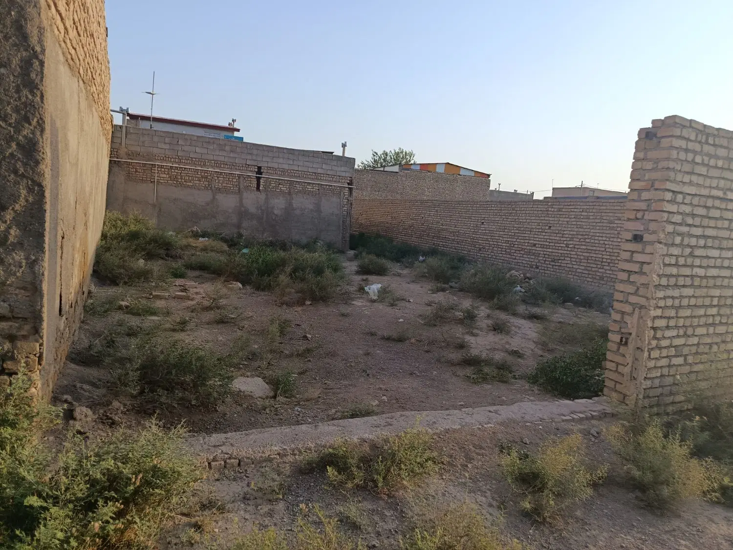 ملک آماده ساخت-مناسب برای سرمایه گذاری