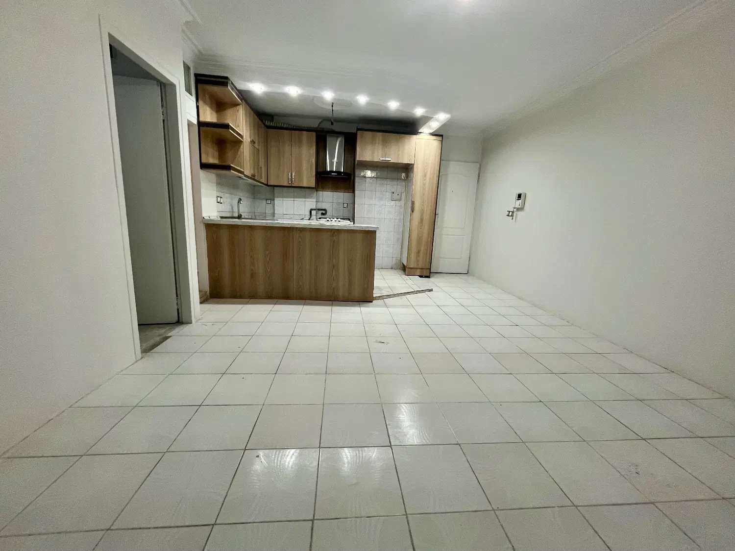 ۴۲ متری با پارکینگ و انباری