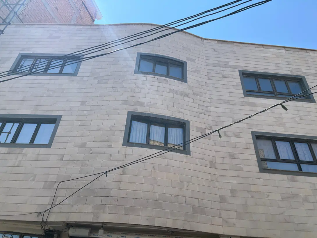 ساختمان دو طبقه مناسب درمانگاه و کلینیک و مدرسه