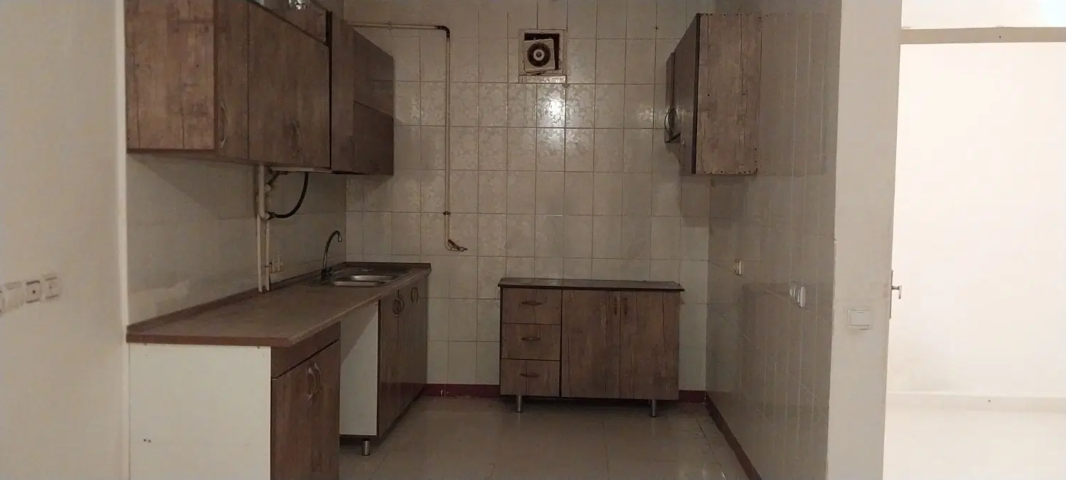 حیاط دربست درلاله