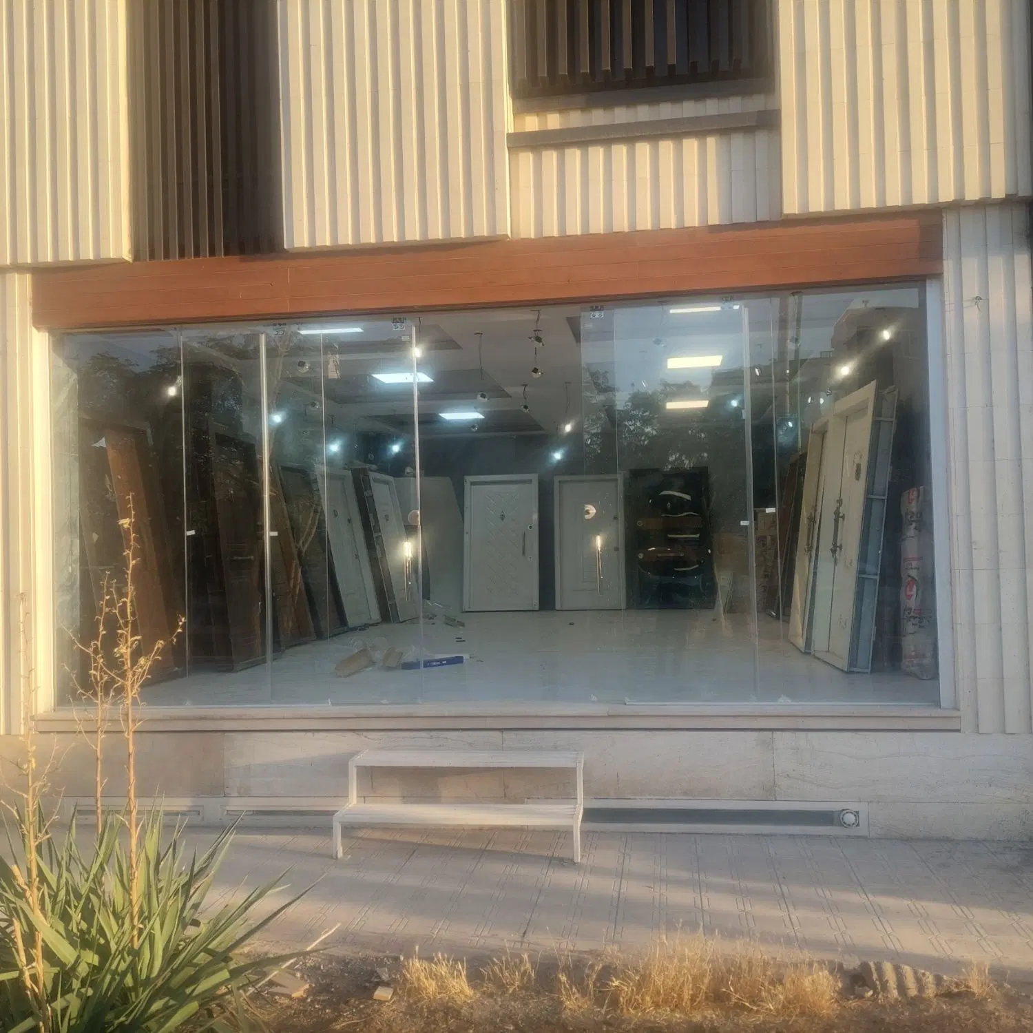 مغازه ۶۰متر با امکانات کامل