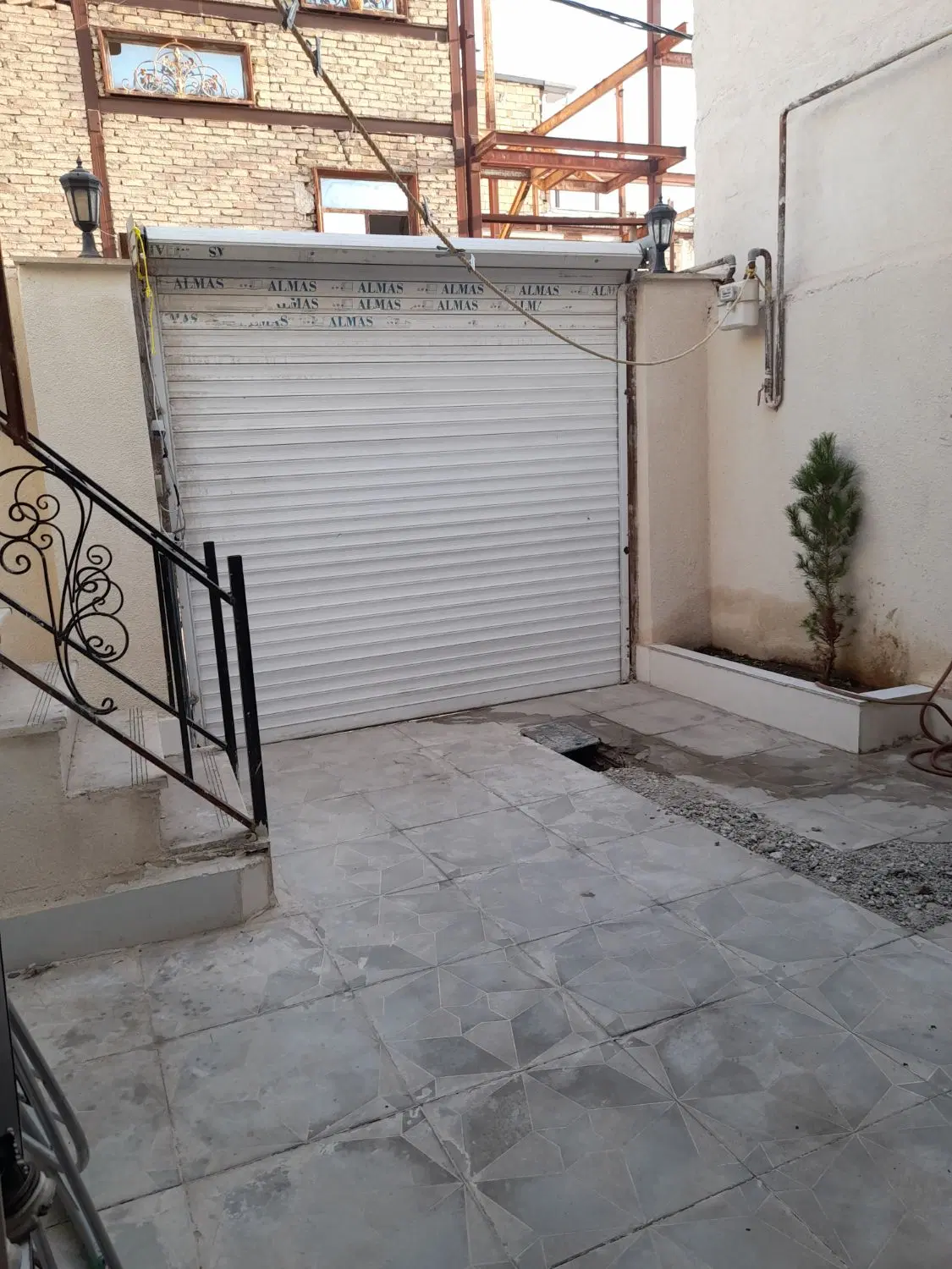 طبقه همکف حیاط دار و پارکینگ دار در سلطان آباد