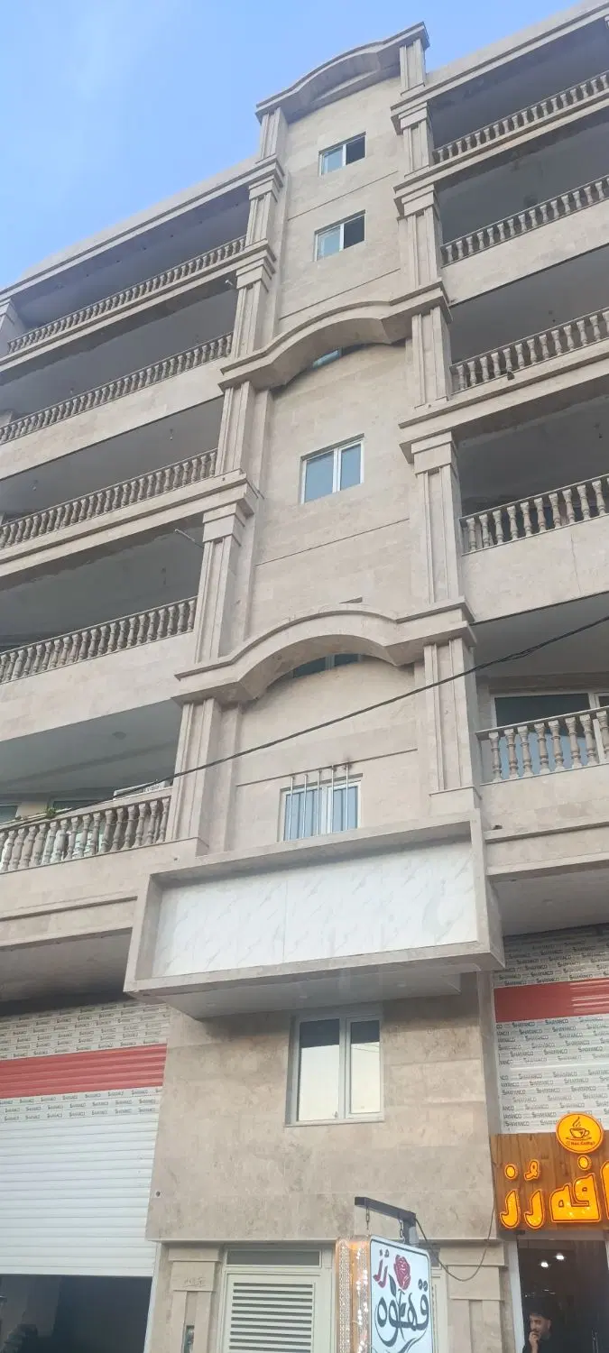 آپارتمان بر خیابان شصت متری و خیابان کارگر