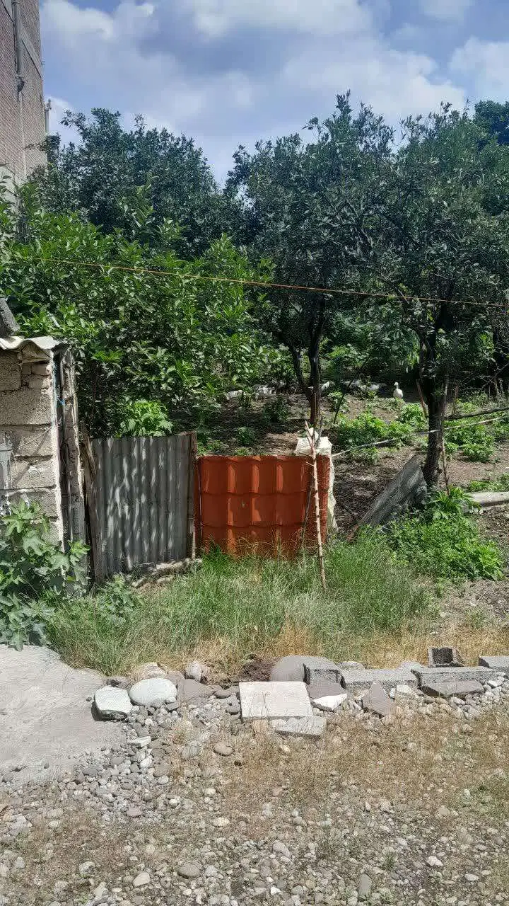 زمین باغ ۳۴۰ متری با امنیت بالا و خوش آب و هوا