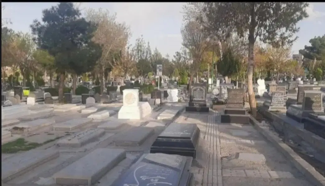 آرامستان جلوی درب شهدا