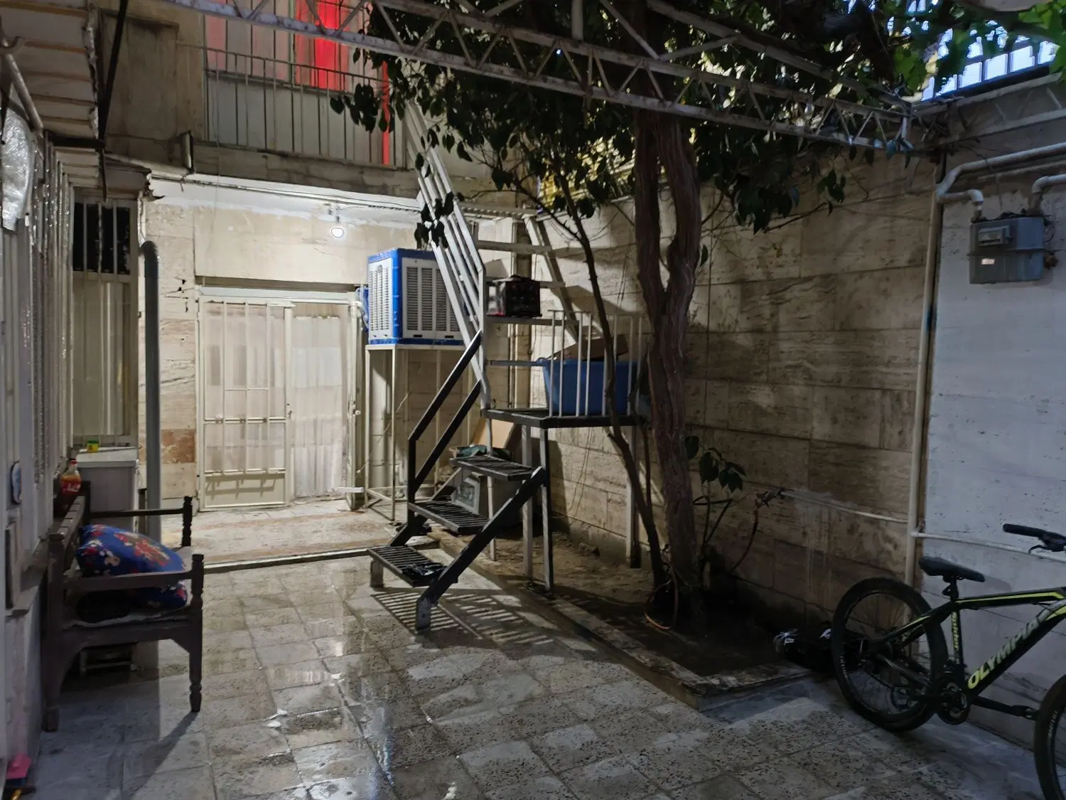 دربستی حیاط دار