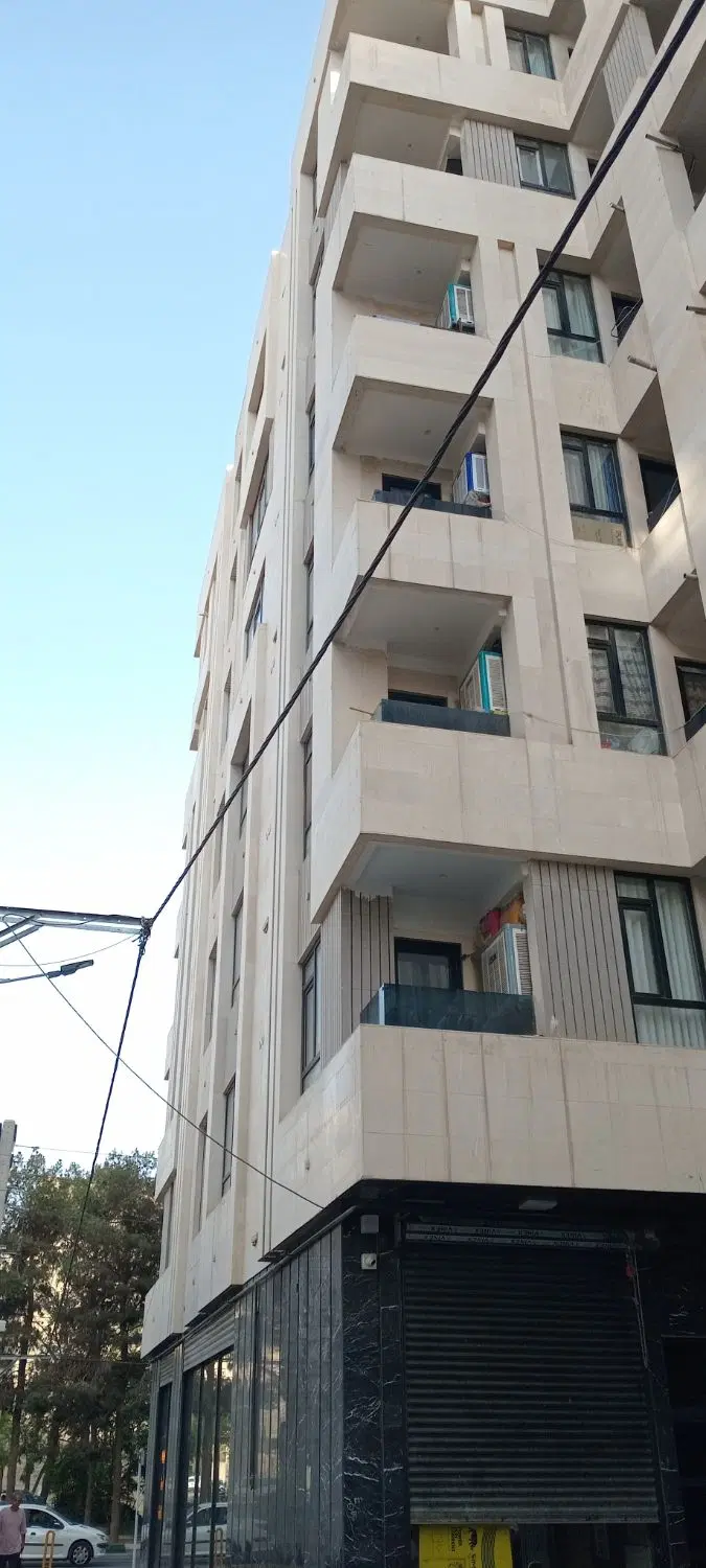 خانه ۹۵ متری چهار باغ