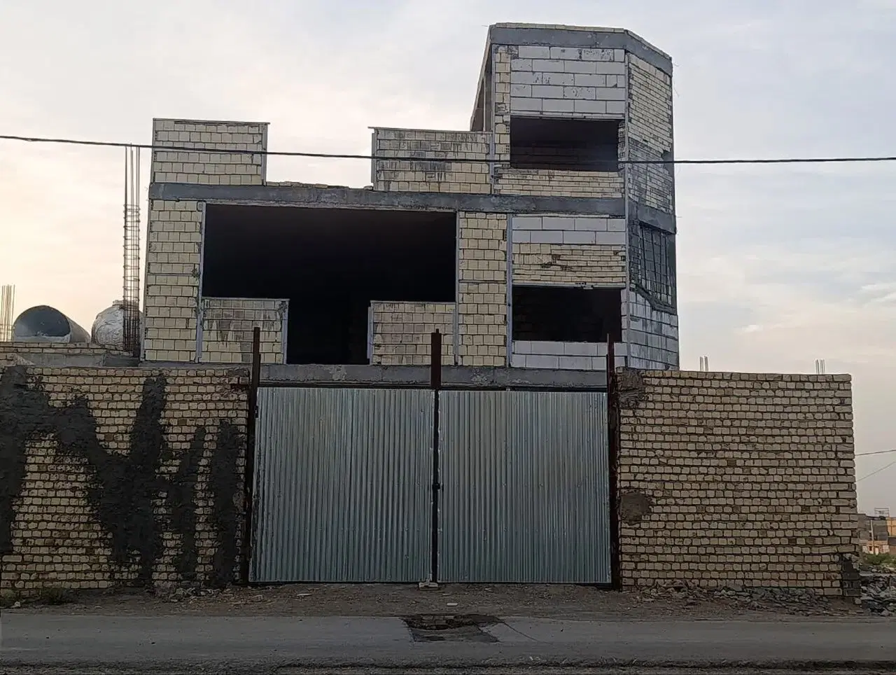 یک طبقه نوساز سه خواب