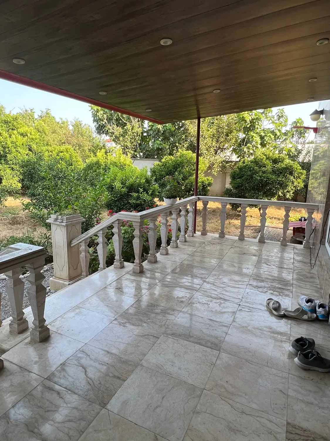 ویلای ۸۸۰ متری با ۱۷۰ متر بنای شیک _ سند تک برگ