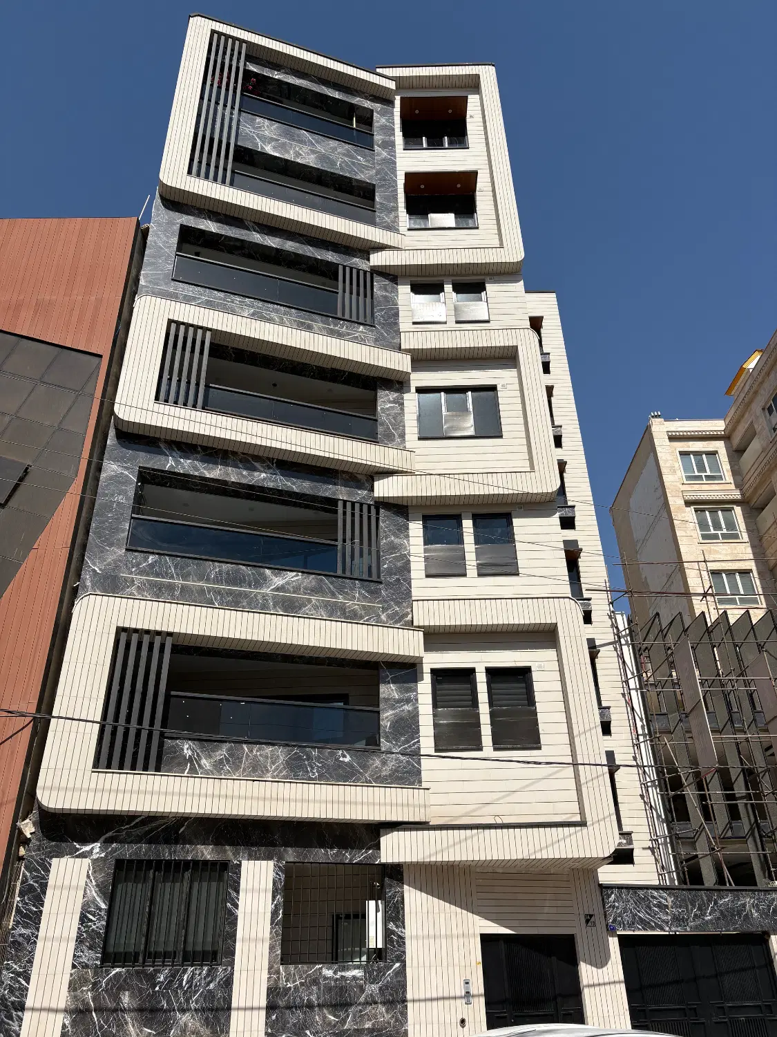 پیش‌فروش تک واحدی ۱۹۰ متری با معماری مدرن