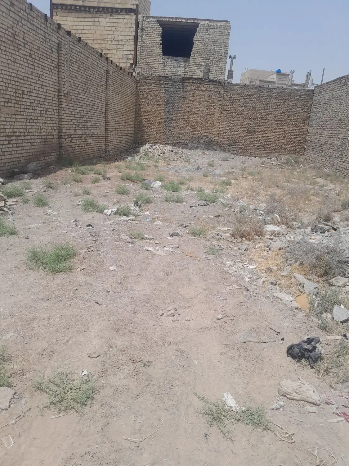 زمین فروشی