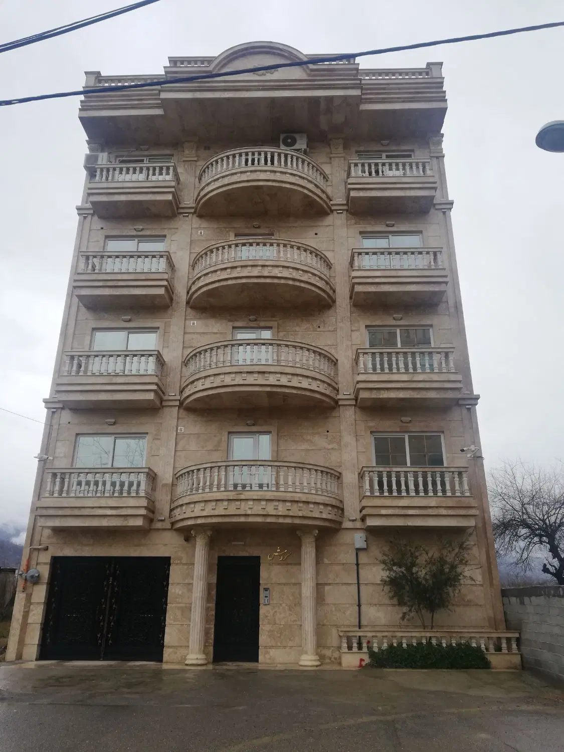 آپارتمان 1350متر لوکس فول امکانات