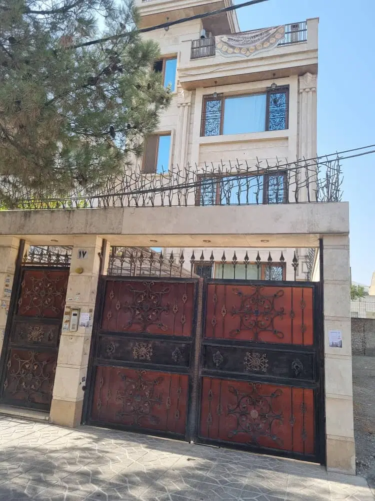 ۳ طبقه آپارتمان_شهرک راه آهن بلوار گلها_لوکیشن خوب