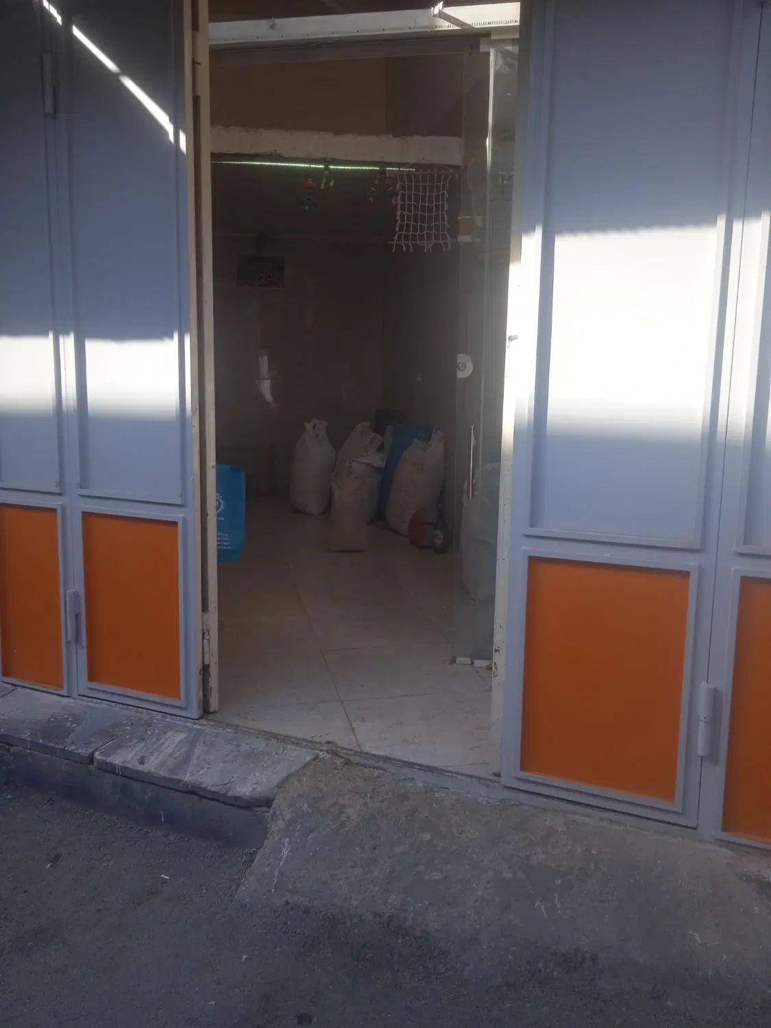 مغازه تجاری
