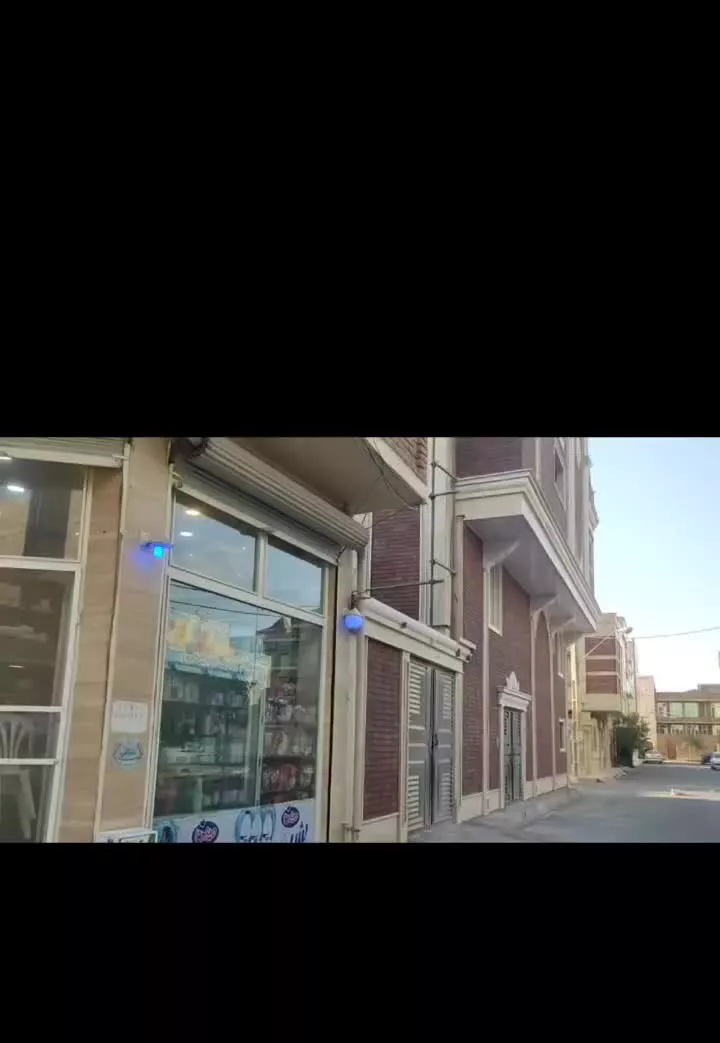 مغازه تجاری سه دهنه