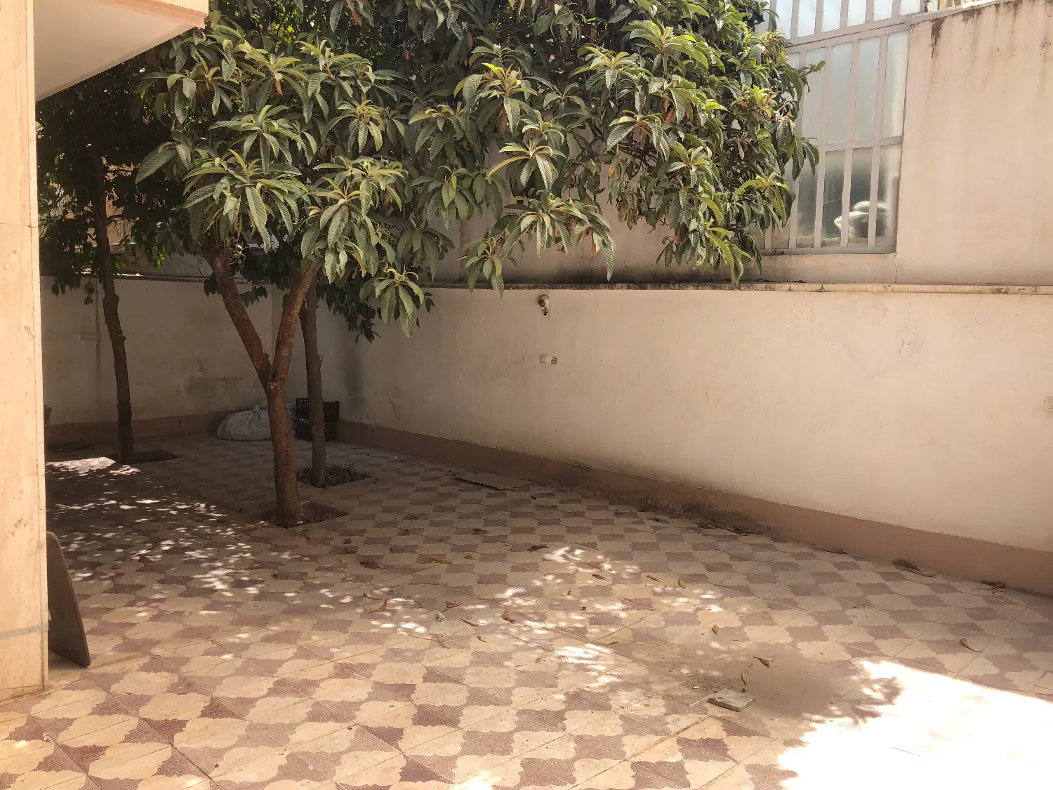 ویلایی طبقه اول_حیاط دار_۳خواب_۲۲۰مترشبان