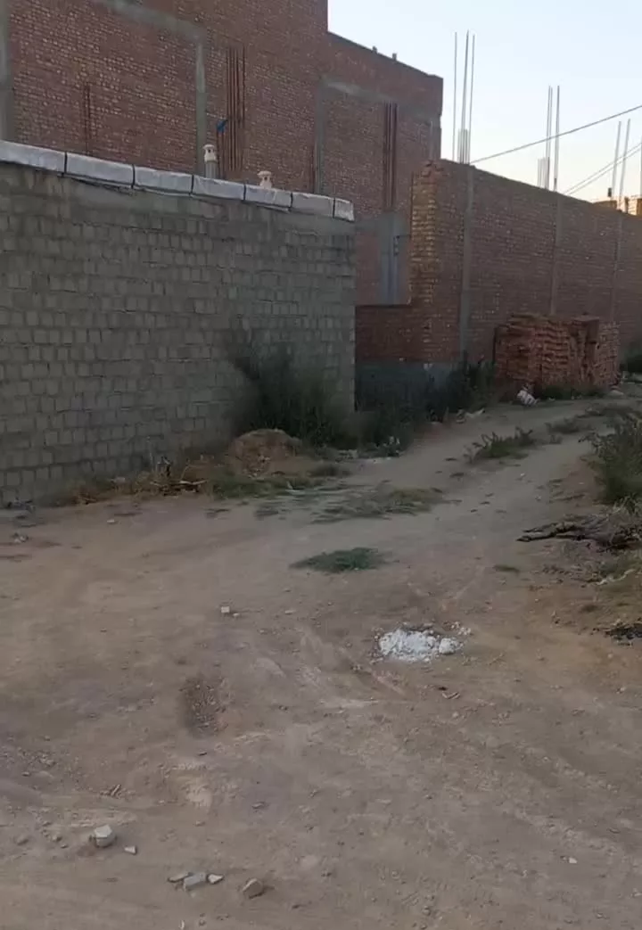 زمین ۹۰ متریر۱۰ در ۹ پشت مغازه ب