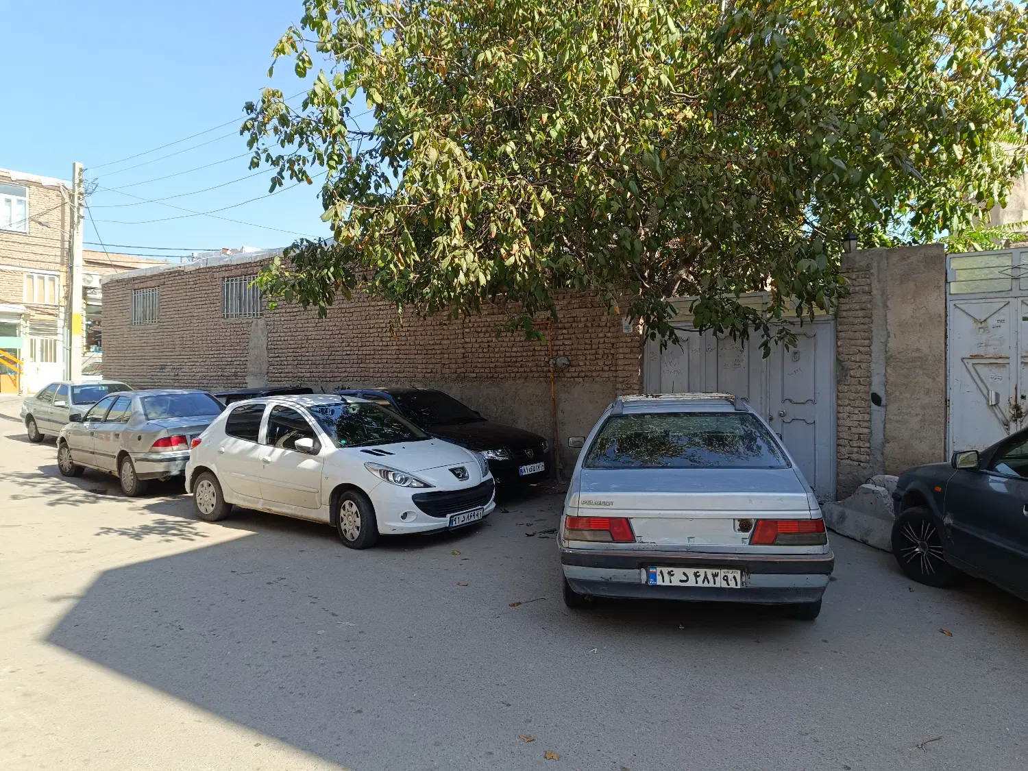 زمین با خانه کلنگی 132 متر