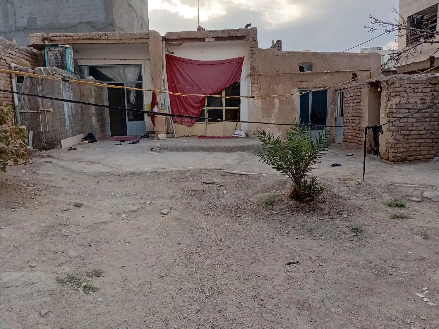 خونه ویلایی ۲۳۵ متر در طالقانی ۲۰ آرانی ۱۲