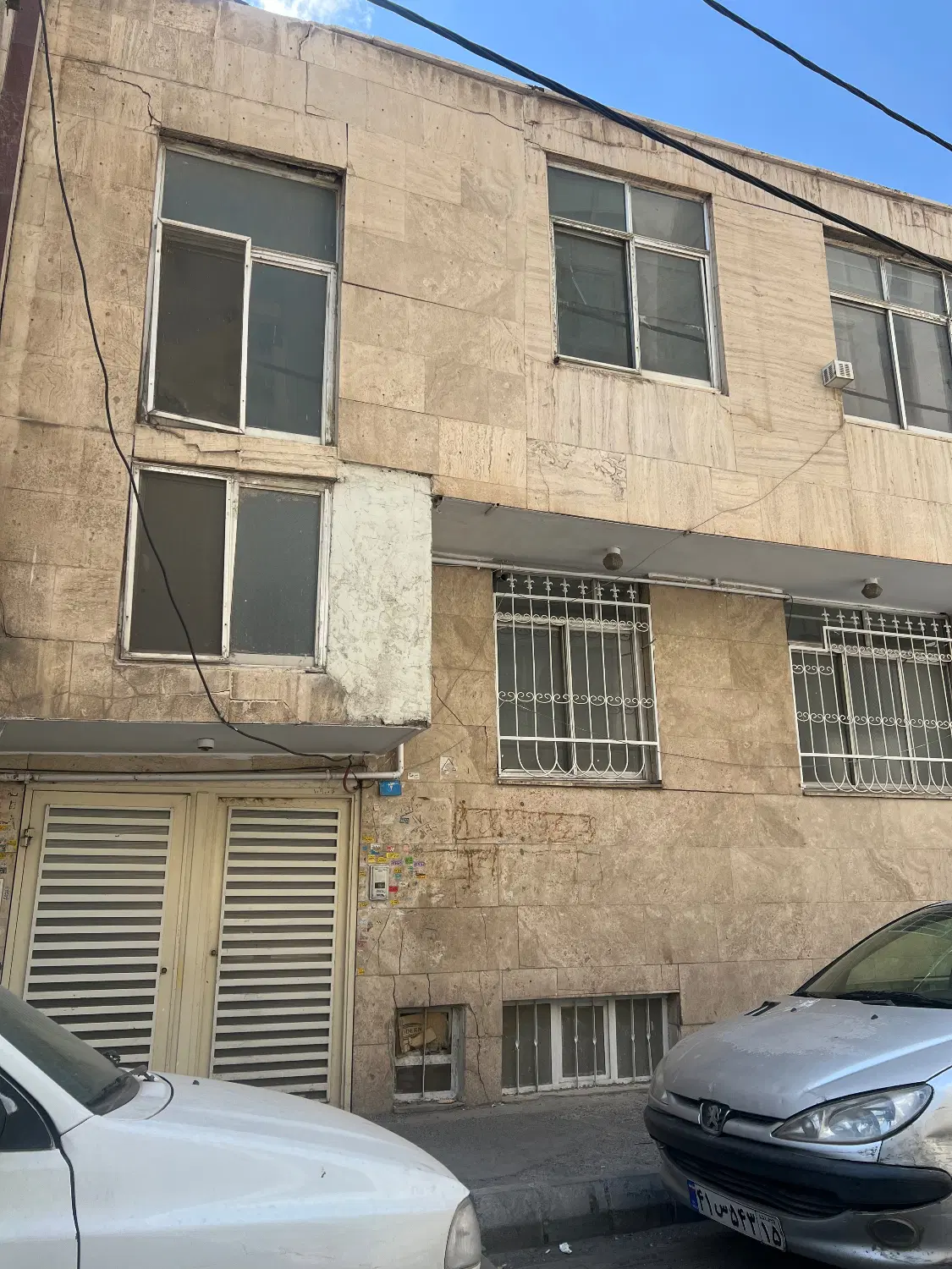 دفتر کار یا سالن ولیعصر