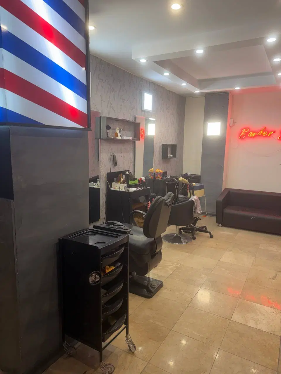 آرایشگر با مشتری