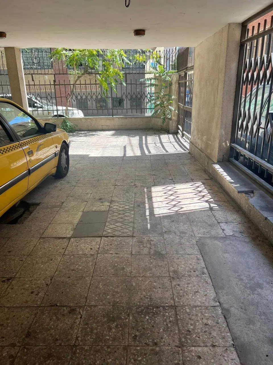 پارکینگ اجاره ای در خیابان فلسطین
