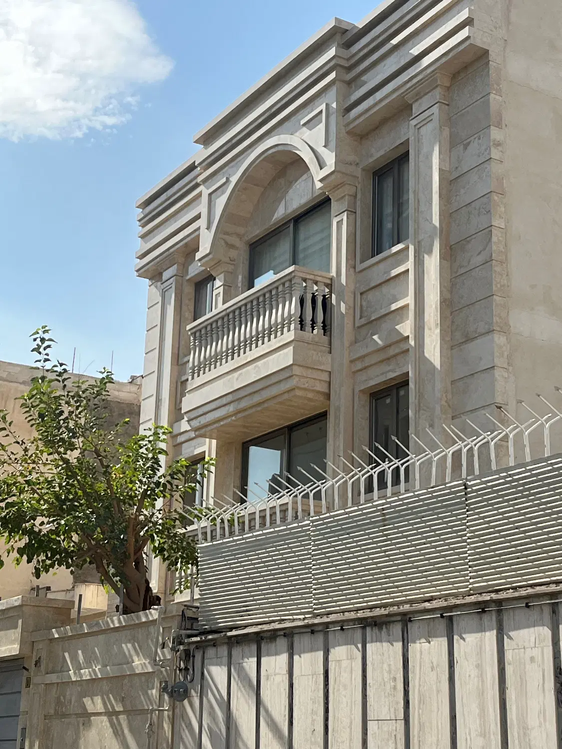 ۱۱۰ متر حاشیه دندانپزشکان دفتر کار