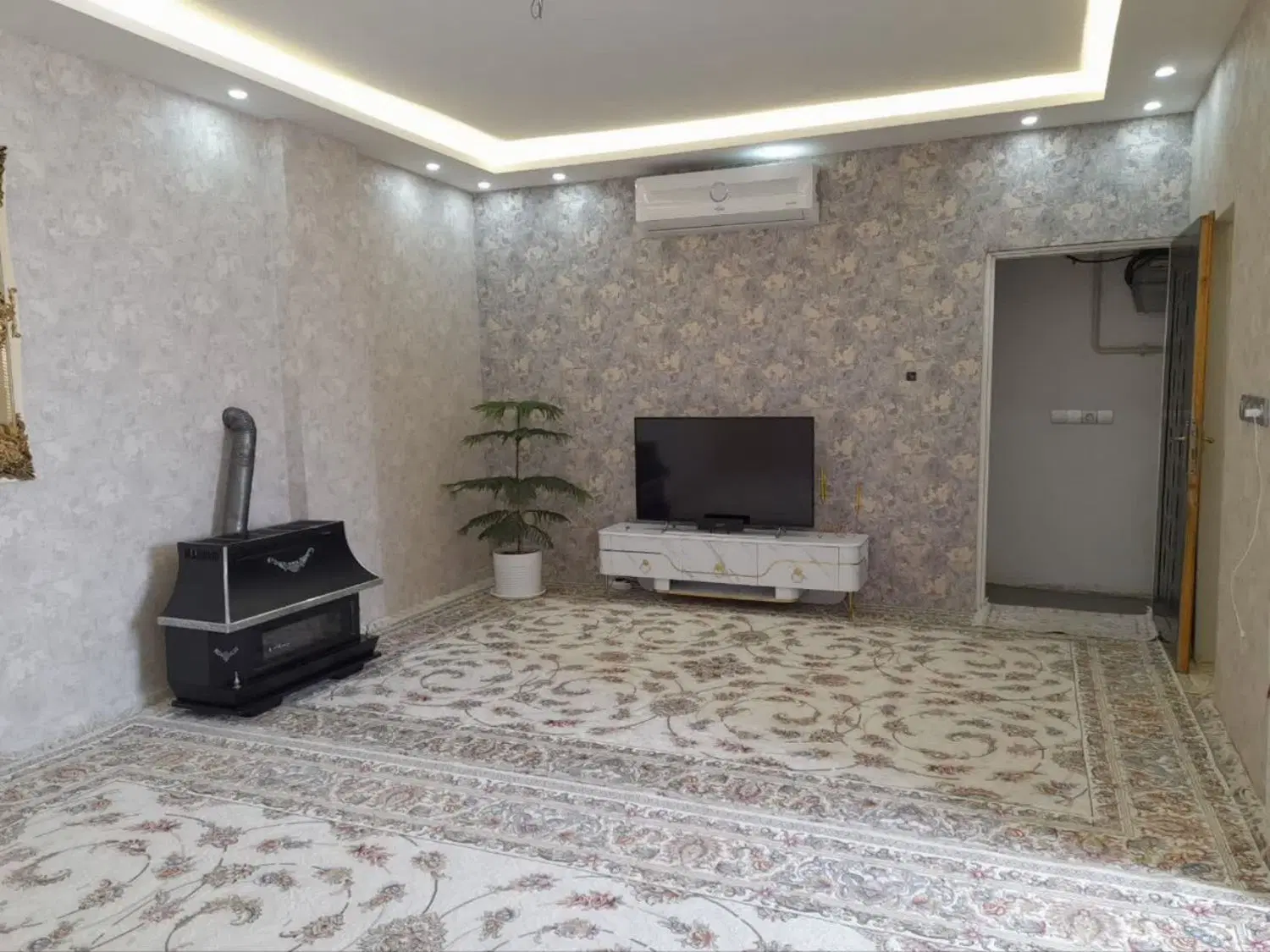 ویلایی نقلی دو طبقه ( هنرستان )  زاگرس ها