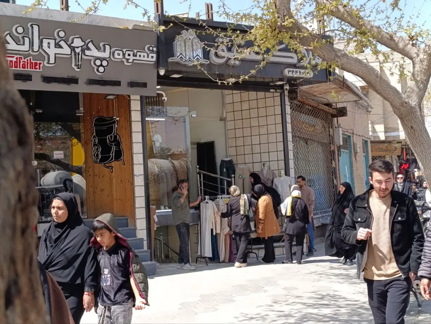 مغازه دو طبقه حدودا ۹۰ متر