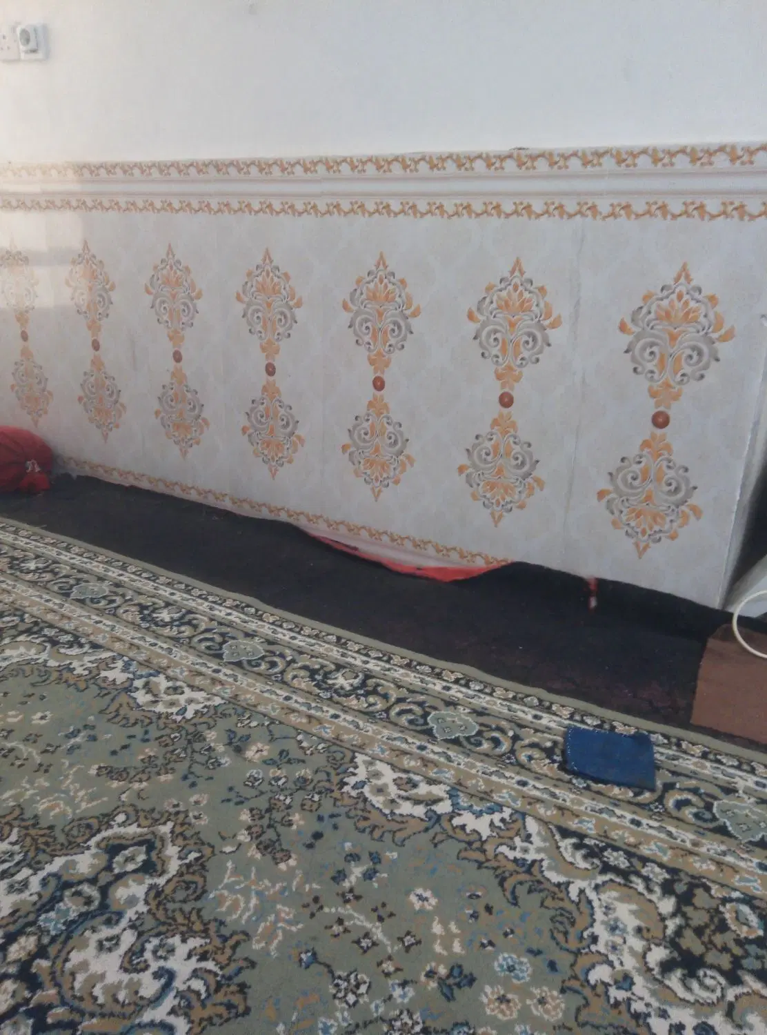 یک باب منزل کلنگی در مسیر شمالی بعد از مسجد