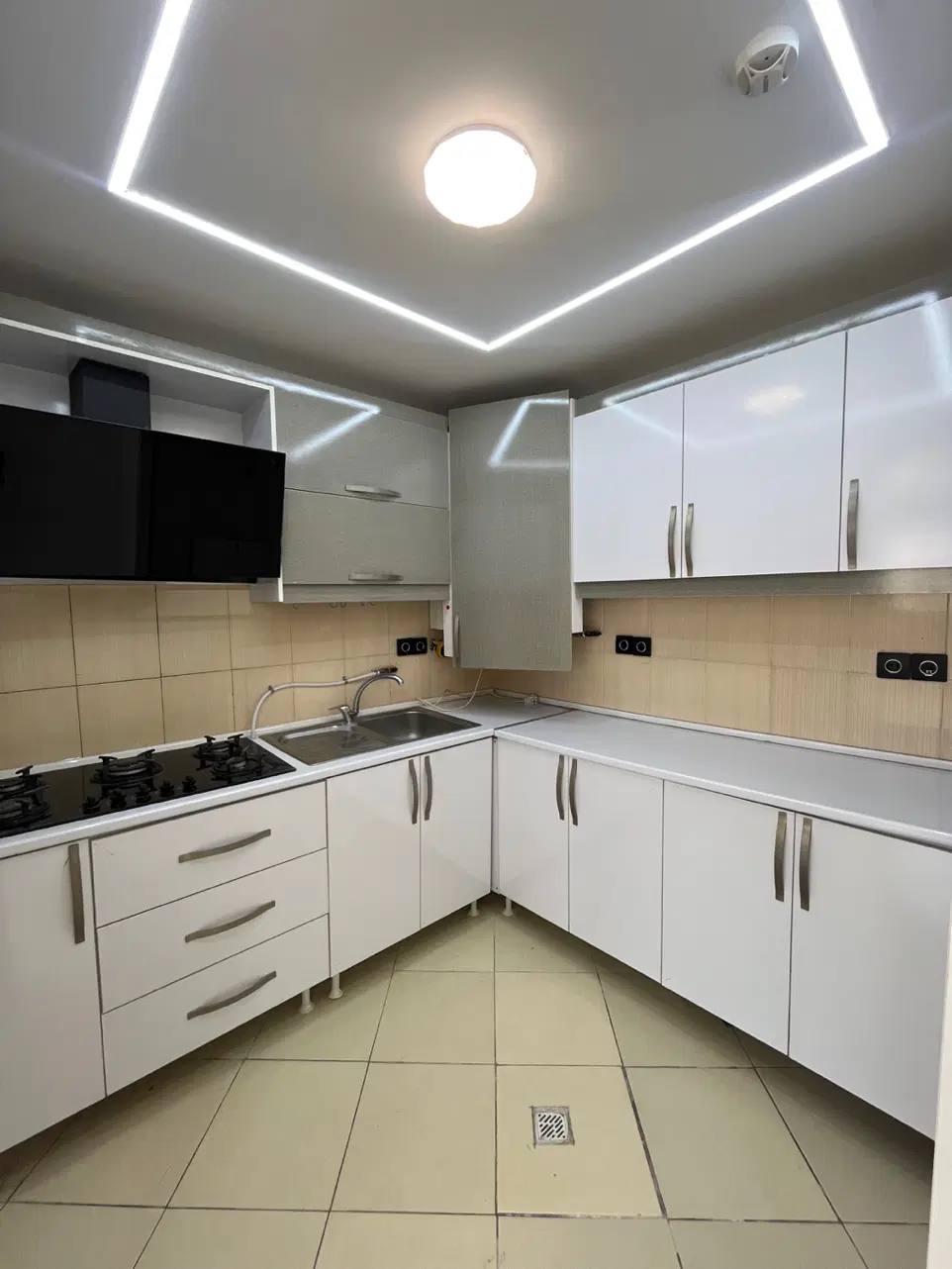 آپارتمان جمهوری ۳۹ برند شیک دو خواب