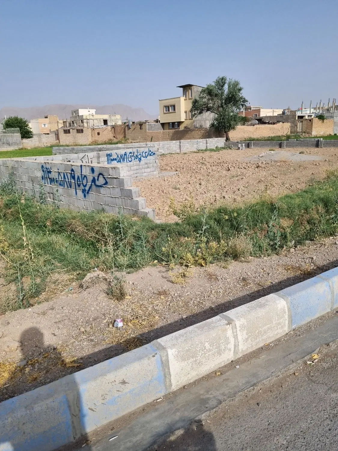 زمین روبه روی پارک سرارود