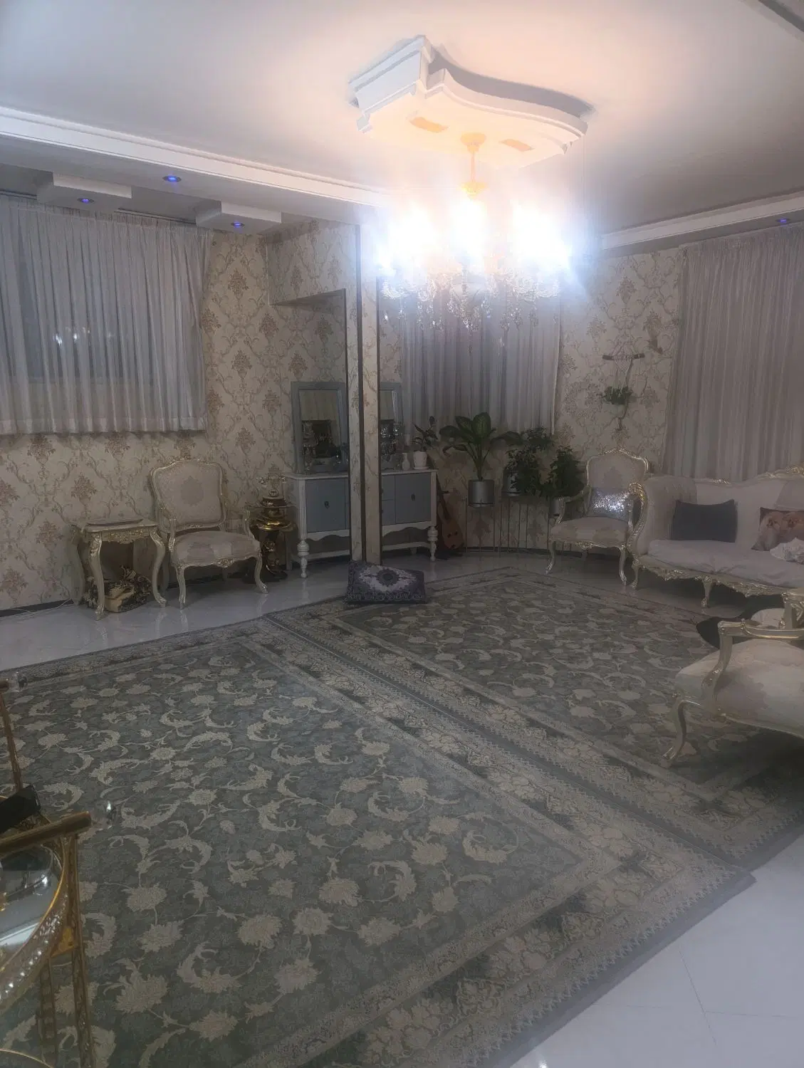 آپارتمان ۸۵ متری طبقه اول سر دو نبش