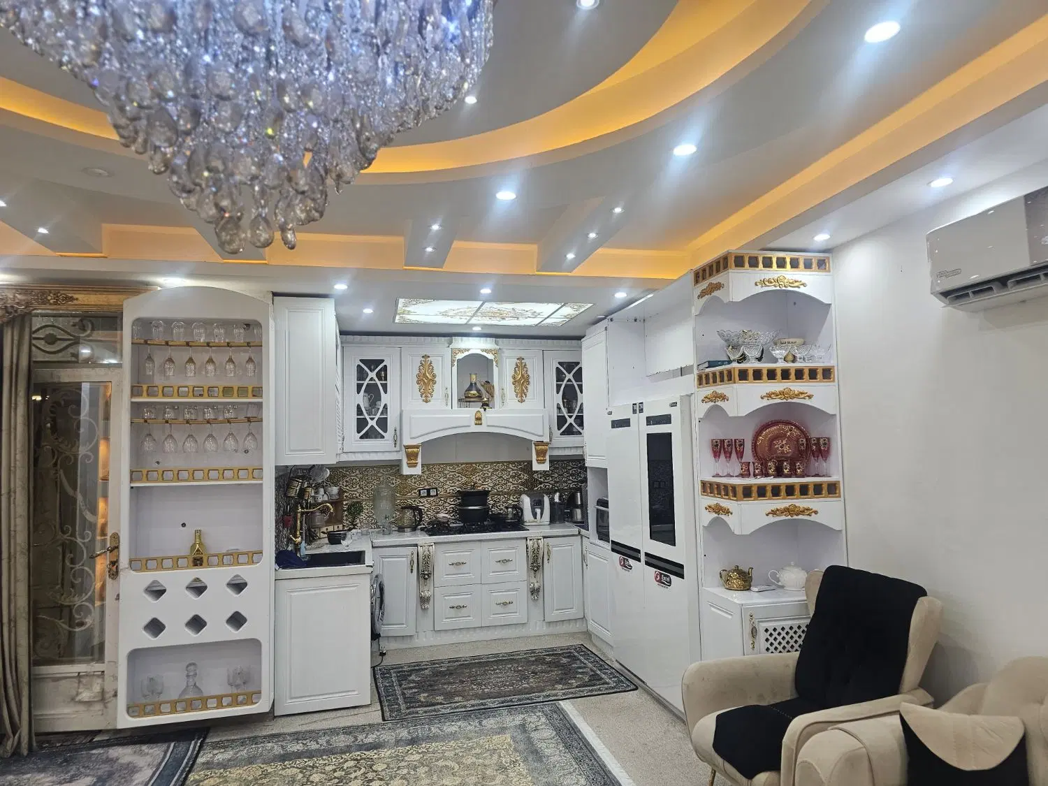 خرمشهر خیابان عشایر جنب بستنی فروشی