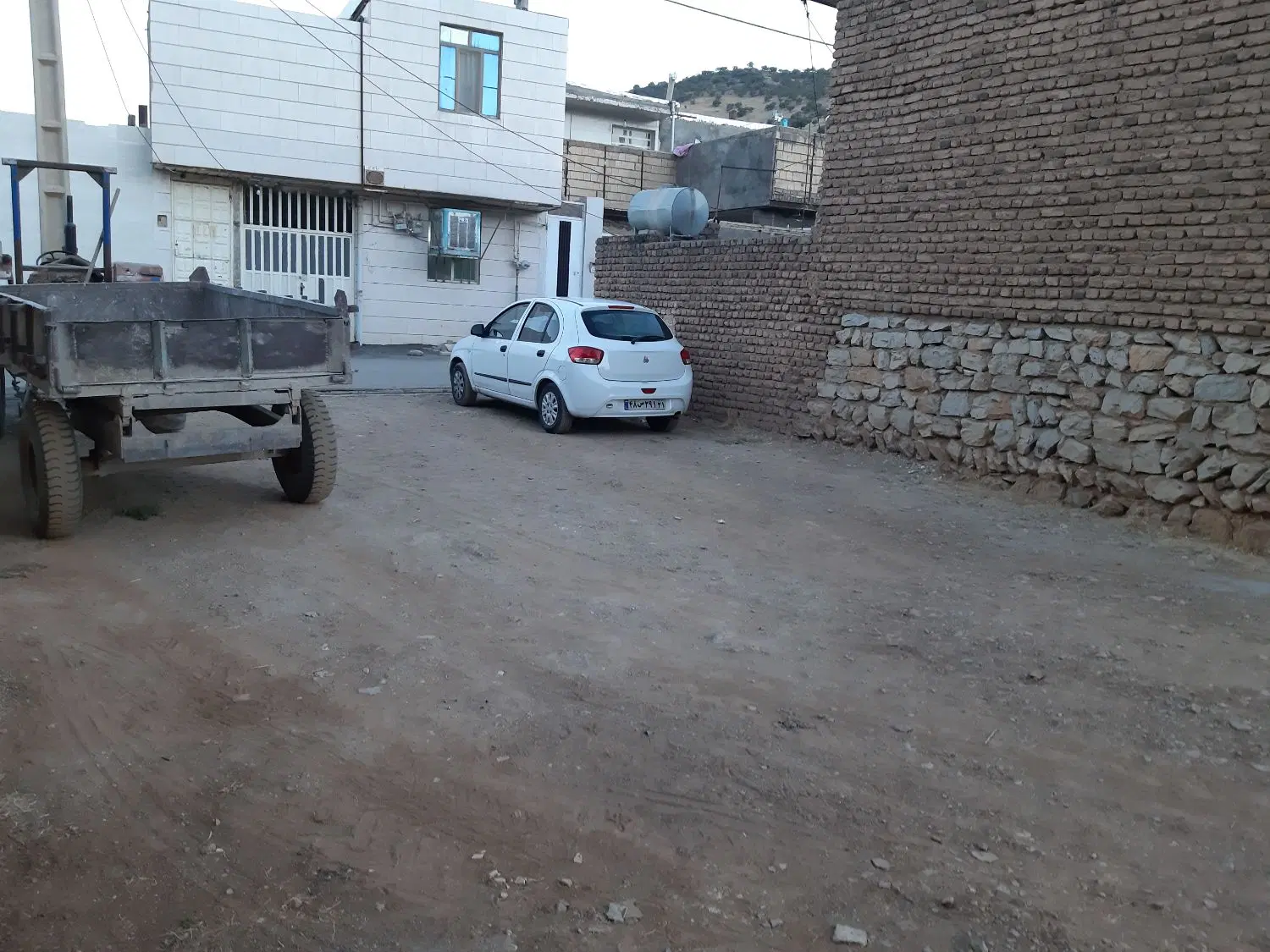 زمین در قلعه سنگی