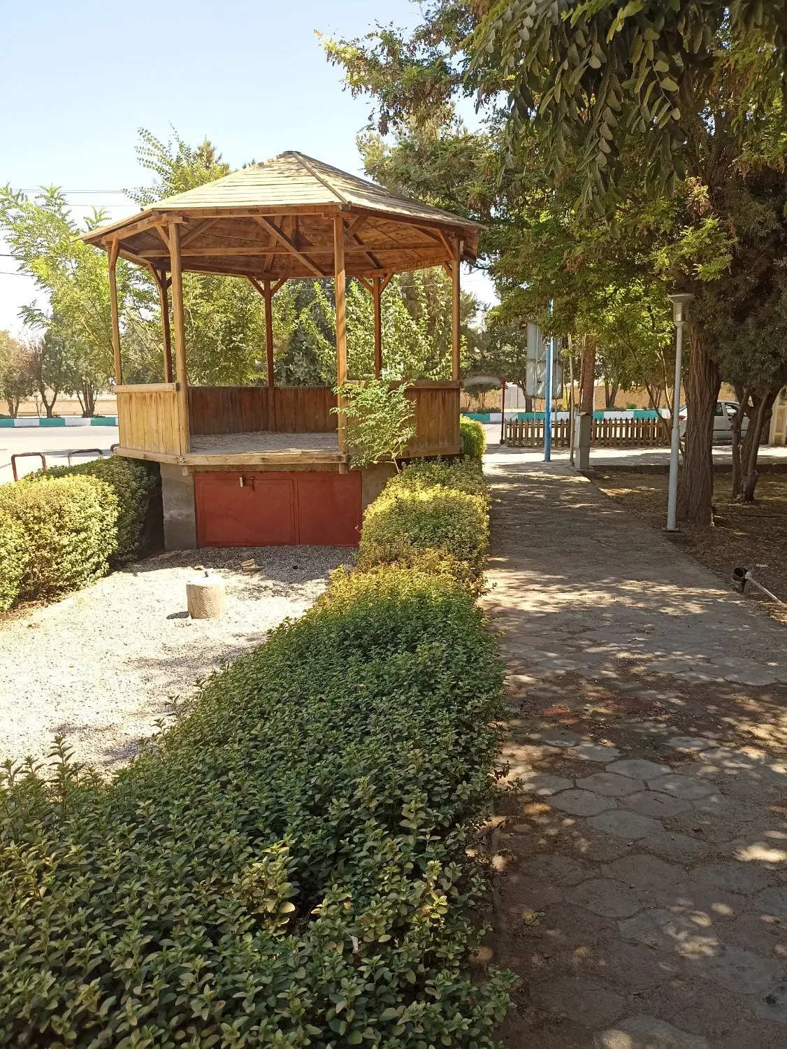 زمین مسکونی پشت کاریزلند