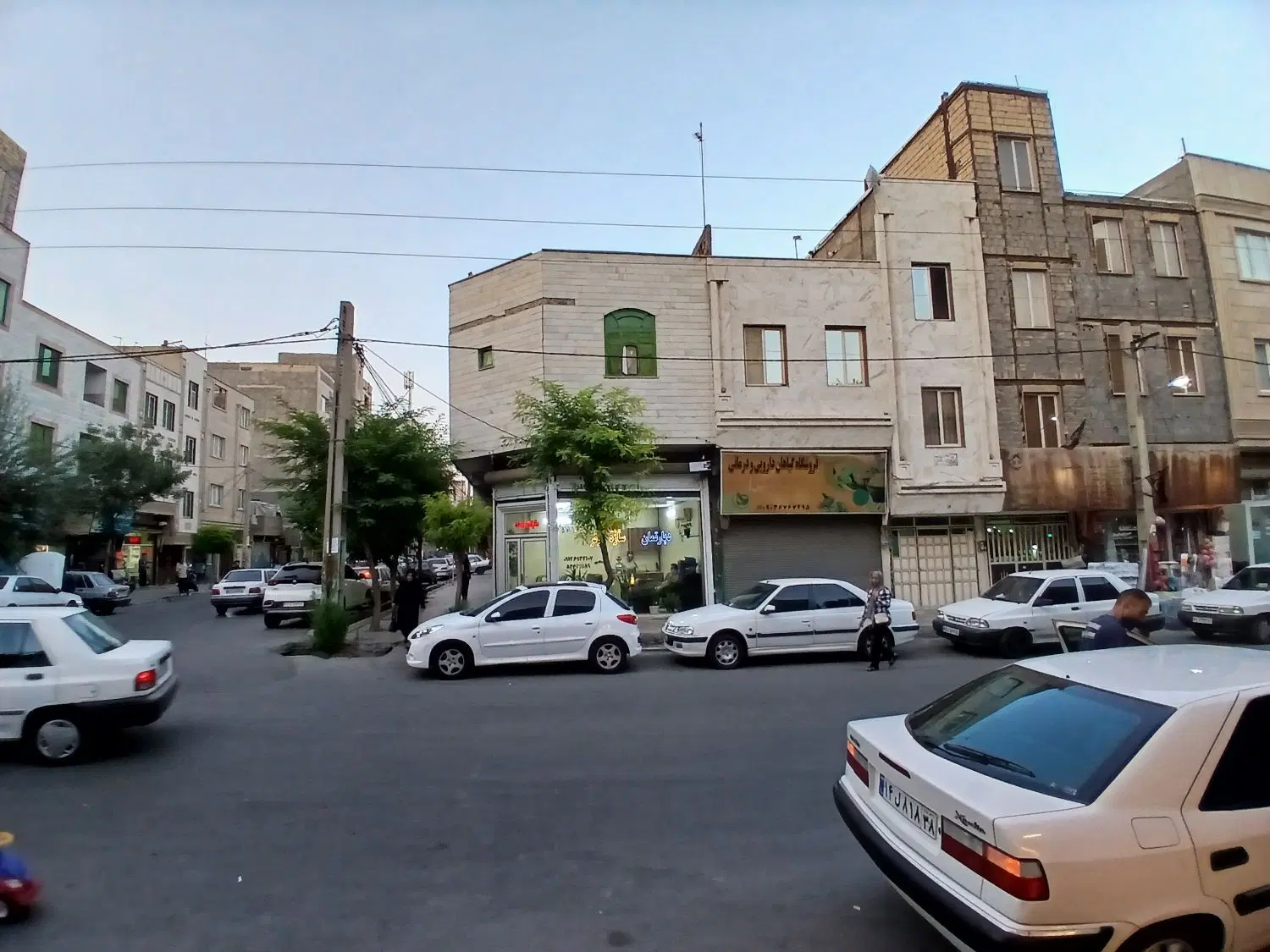اجاره دو واحد ۶۵متری تجاری در صالحیه نگارستان ۵