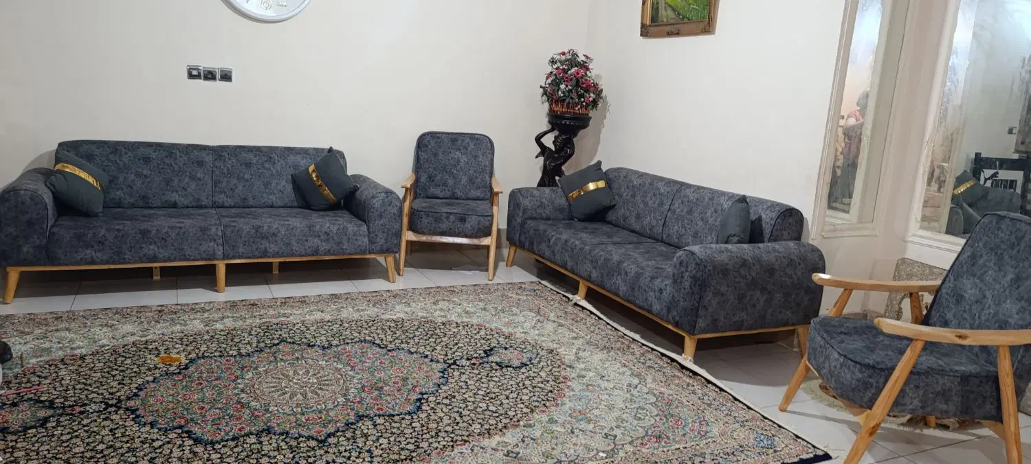 ویلایی 300متر طبقه همکف کاملا مستقل مرکزی خ نهم