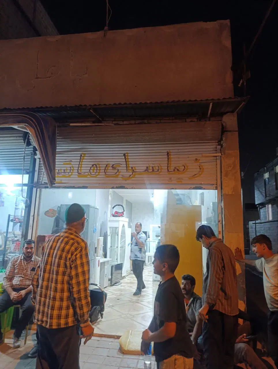 یک عدد مغازه 30متری واپارتمان 90متری